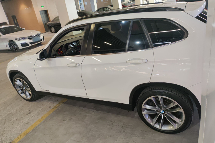 宝马X1 2015款 sDrive18i 领先晋级版车身外观4