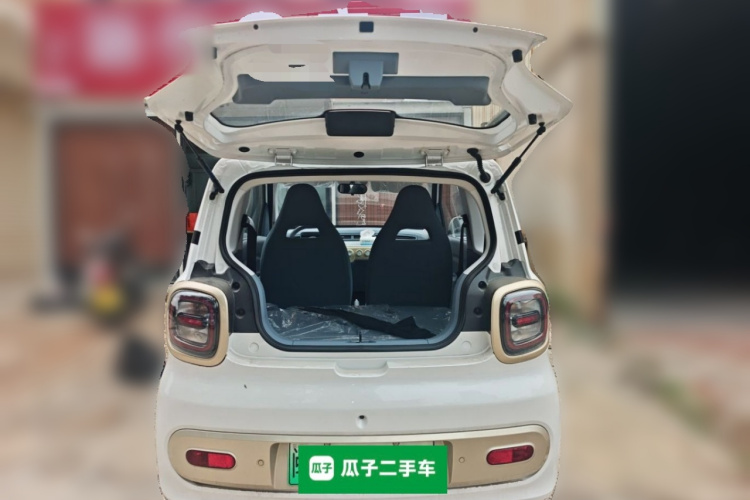 奔腾小马 2025款 222km 灵动马中控内饰23