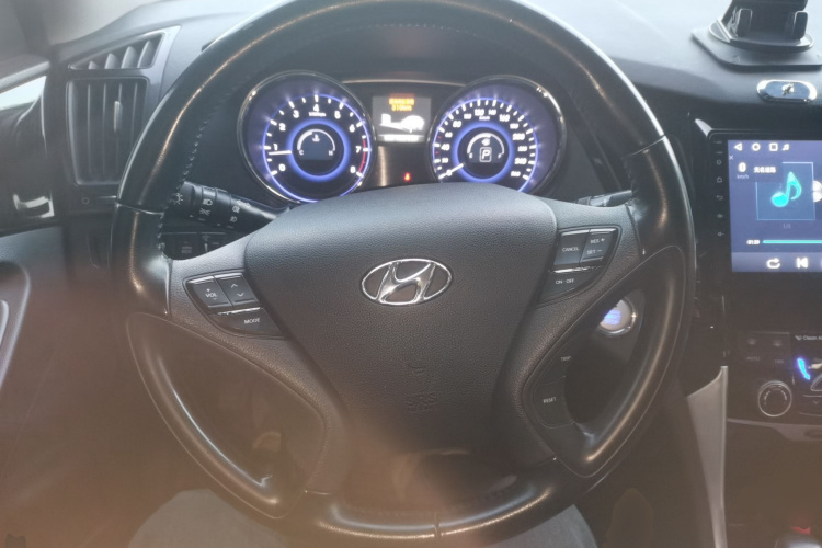 现代 索纳塔 2014款 2.0L 自动尊贵版中控内饰13