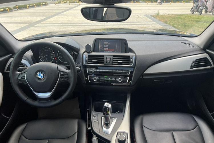 宝马1系(进口) 2016款 118i 领先型中控内饰7003