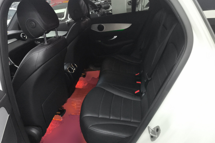 奔驰GLC轿跑 2023款 GLC 260 4MATIC 轿跑SUV中控内饰21