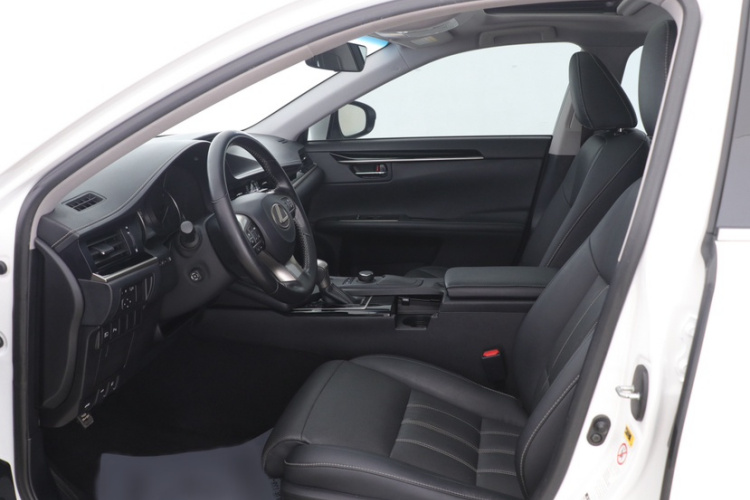 雷克萨斯ES 2015款 300h 舒适版中控内饰7005