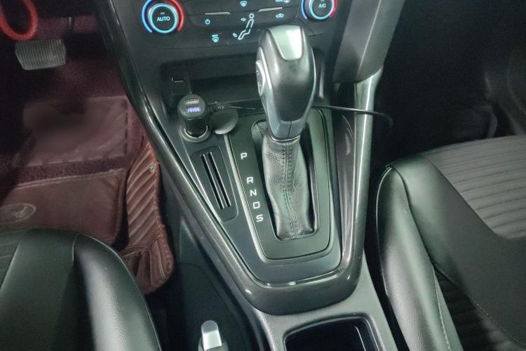 福特 福克斯 2017款 两厢 1.6L 自动风尚型智行版中控内饰18