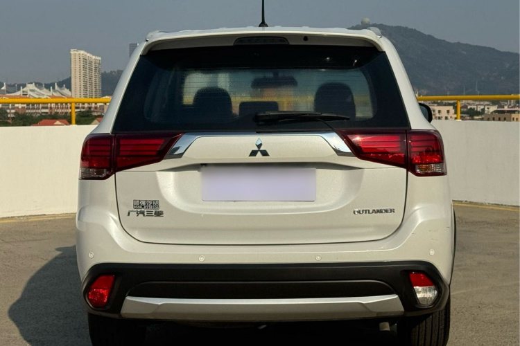 三菱 欧蓝德 2016款 2.0L 两驱风尚版 5座车身外观6005