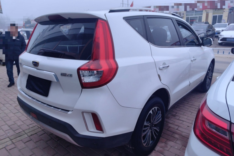 吉利汽车 远景X6 2016款 1.8L 手动豪华型车身外观7