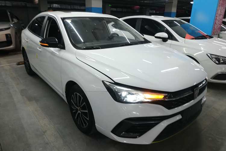 荣威i5 2021款 1.5L CVT铂金版车身外观6002