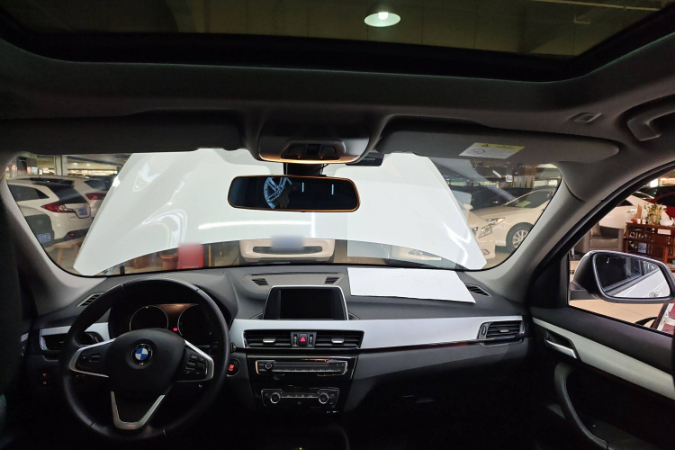 宝马X1 2019款 sDrive18Li 时尚型中控内饰22