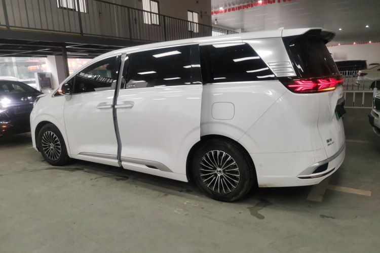 腾势D9 2022款 DM-i 970 四驱旗舰型车身外观4