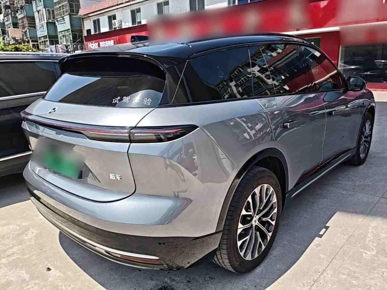 车辆右后45度视角外观