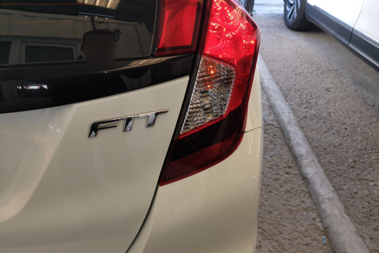 本田 飞度 2020款 1.5L CVT舒适版车身外观9