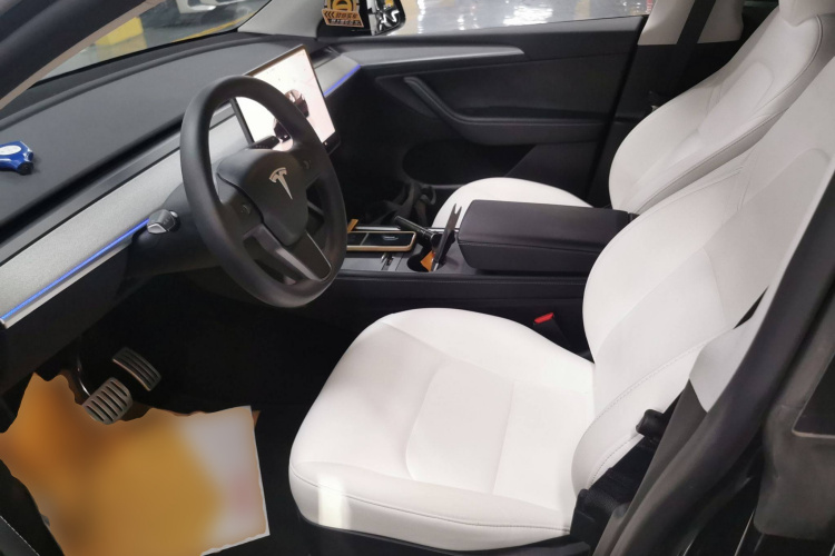 特斯拉 Model Y 2023款 高性能全轮驱动版中控内饰19