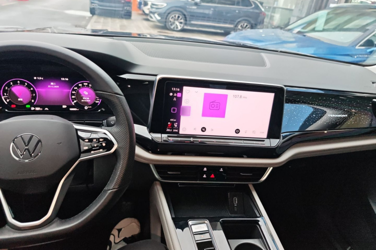大众 途昂 2023款 530 V6 四驱尊崇旗舰版中控内饰12