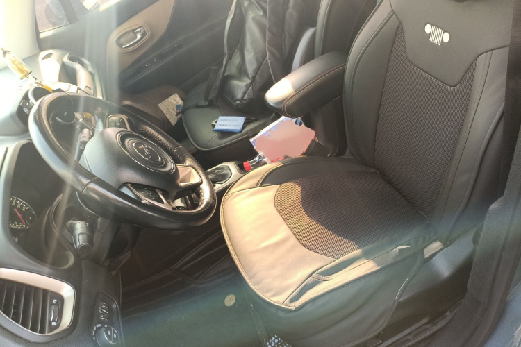 Jeep 自由侠 2016款 2.0L 自动四驱75周年致敬版局部细节19