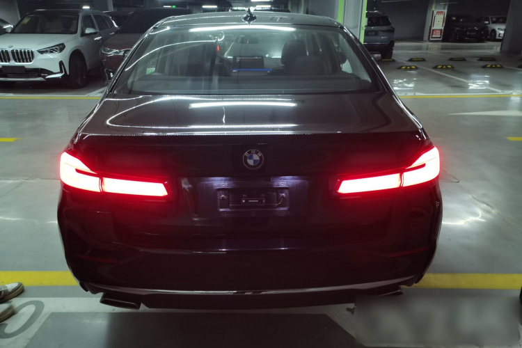 宝马5系 2022款 改款二 525Li 豪华套装车身外观6