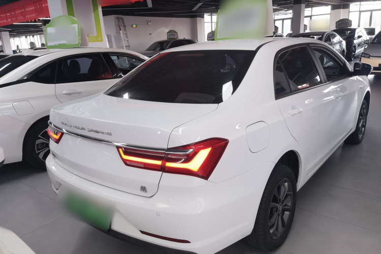 比亚迪 秦新能源 2021款 出行版车身外观7