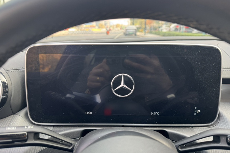 奔驰C级 2023款 改款 C 260 L 运动版中控内饰7006