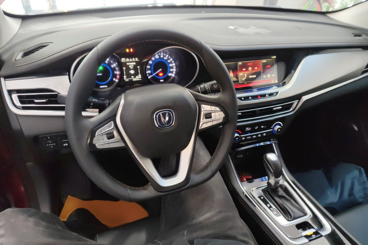 长安 逸动 2019款 高能版 1.6L GDI 自动先锋型 国VI中控内饰12