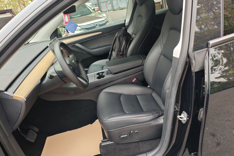 特斯拉 Model Y 2022款 后轮驱动版中控内饰19
