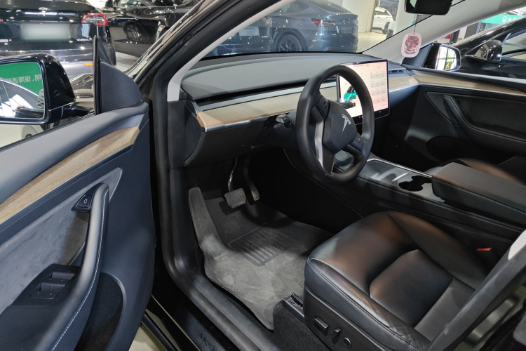 特斯拉 Model Y 2022款 后轮驱动版中控内饰7003