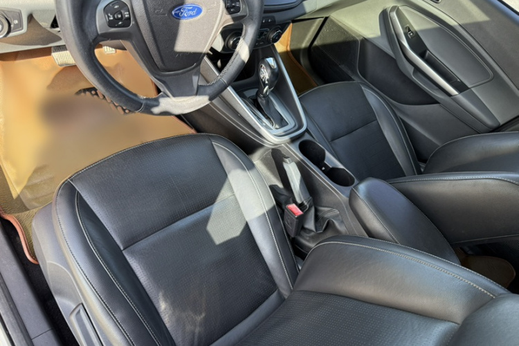 福特 福睿斯 2015款 1.5L 自动时尚型中控内饰7010