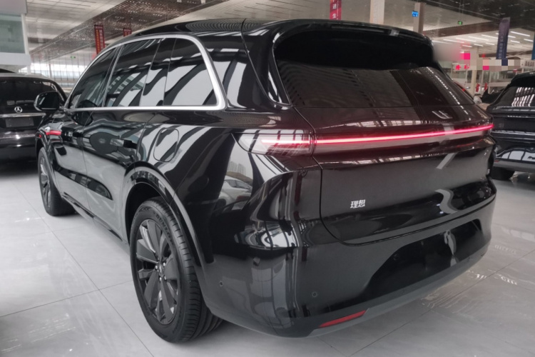 理想汽车 理想L6 2025款 Pro 智能焕新版车身外观4