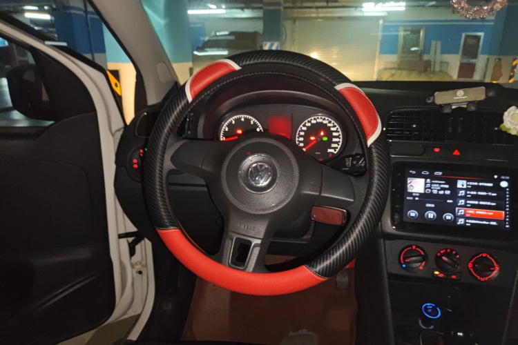 大众 Polo 2013款 1.6L 自动舒适版中控内饰13