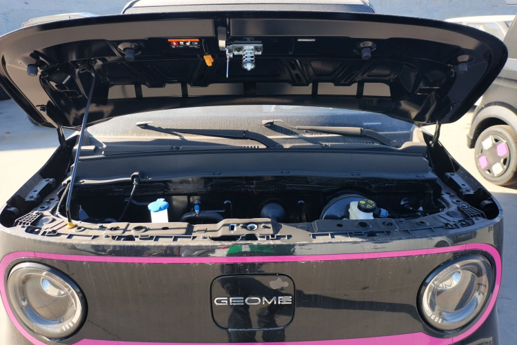 吉利银河 2025款 210km 熊猫卡丁机舱底盘24