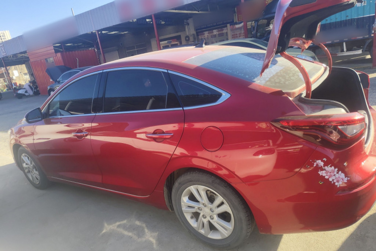 长安 逸动 2019款 高能版 1.6L GDI 手动先锋型 国VI车身外观4