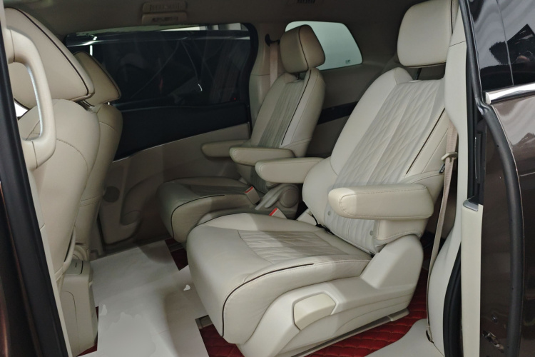 别克GL8 2021款 陆上公务舱 652T 豪华型中控内饰21