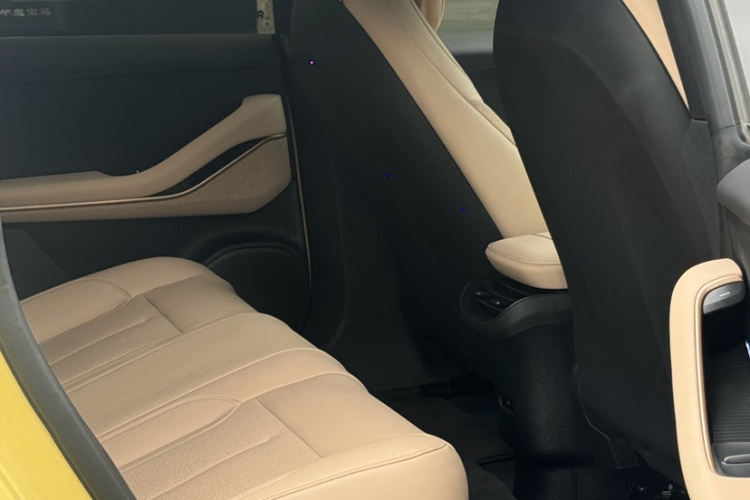 蔚来ET5 2024款 75kWh中控内饰7002