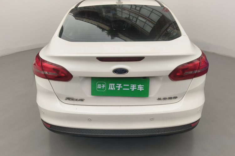 福特 福克斯 2017款 三厢 1.6L 手动风尚型智行版车身外观6