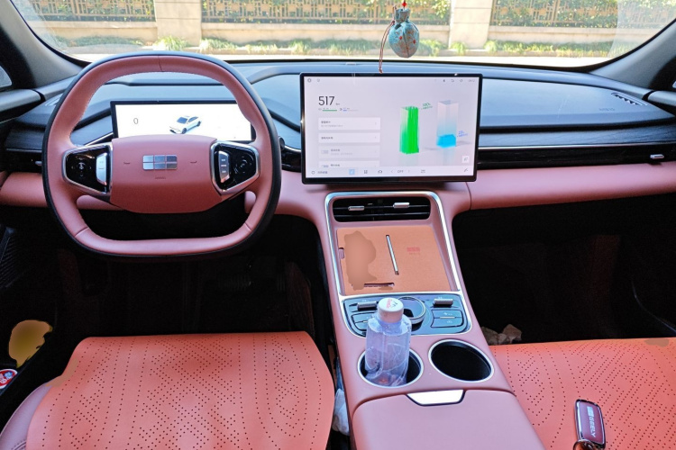 吉利银河 银河L6 2025款 EM-i 140km 星舰版中控内饰12