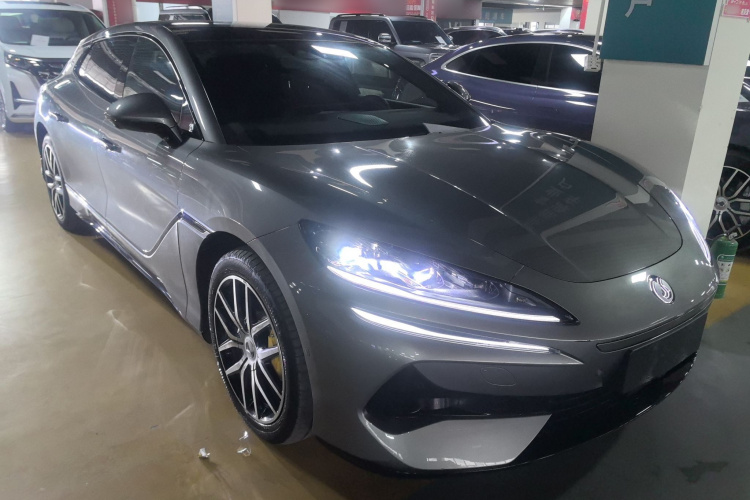 腾势Z9GT 2024款 1100四驱Pro版车身外观3