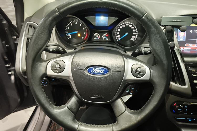 福特 福克斯 2012款 三厢 1.6L 自动风尚型局部细节13