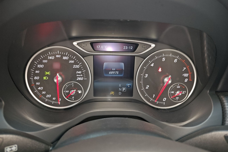 奔驰A级(进口) 2018款 A 200 动感型局部细节14