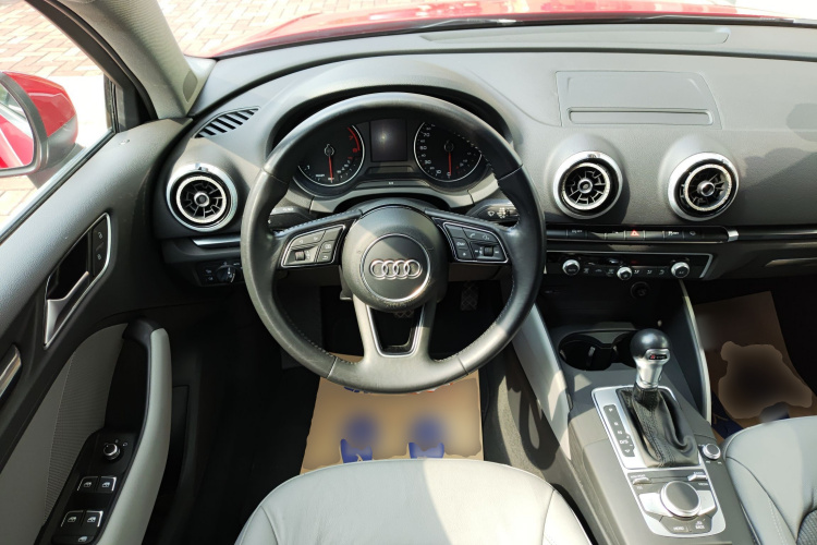 奥迪A3 2018款 30周年年型 Limousine 35 TFSI 时尚型中控内饰13