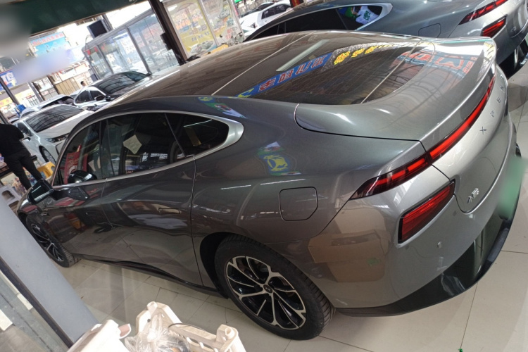 小鹏P7 2022款 480G车身外观4