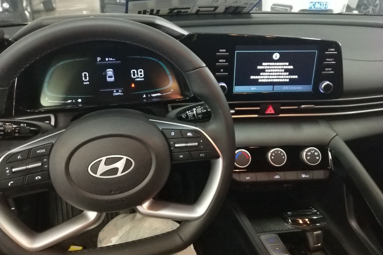 现代 伊兰特 2023款 1.5L CVT GLX精英版中控内饰12