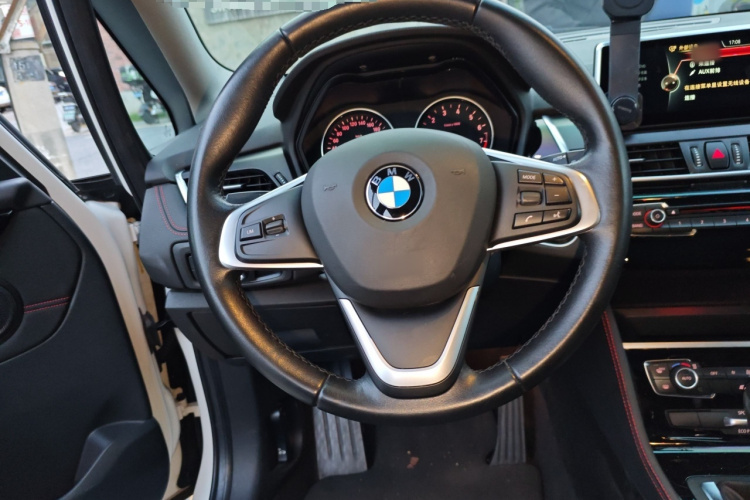 宝马2系多功能旅行车 2015款 218i 运动设计套装局部细节13