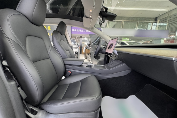 特斯拉 Model Y 2023款 长续航全轮驱动版局部细节41