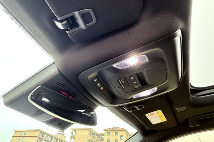 凯迪拉克CT5 2025款 28T 城市运动版中控内饰7002