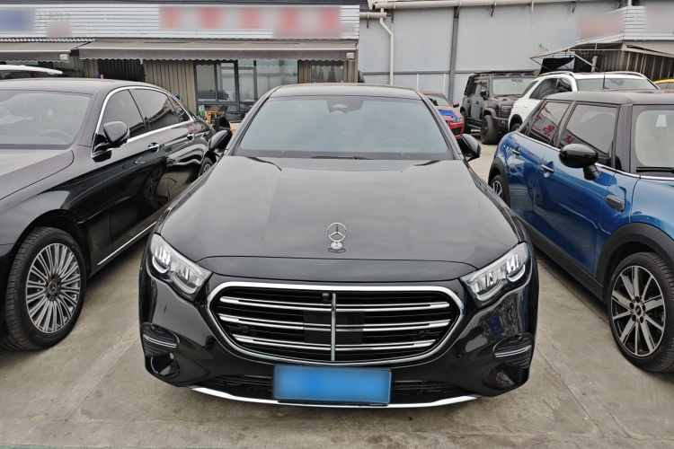 奔驰E级 2024款 E 260 L车身外观2