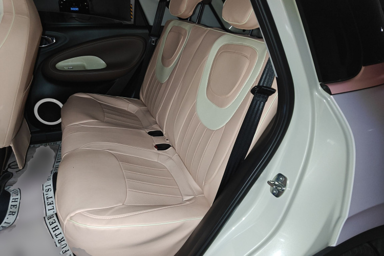 五菱汽车 五菱缤果 2023款 203km 舒享款中控内饰21