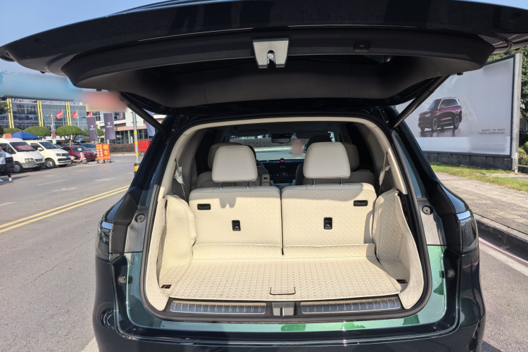 鸿蒙智行 问界M8 2025款 增程 Max+版 53.4kWh 6座版局部细节23