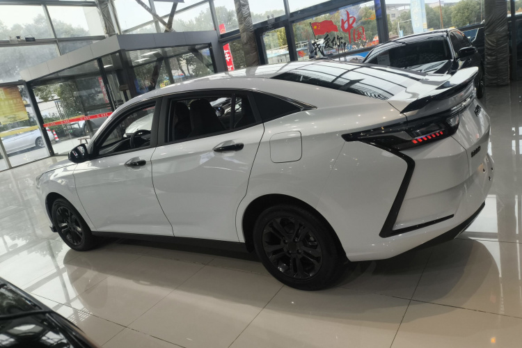 东风风神 奕炫 2024款 1.5L 自动劲速版车身外观6003