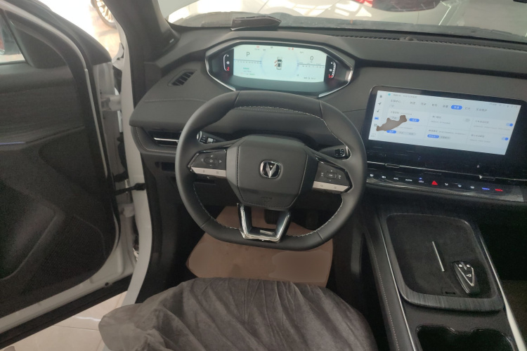 长安CS55PLUS PHEV 2025款 智慧新蓝鲸 125km 战舰版中控内饰13