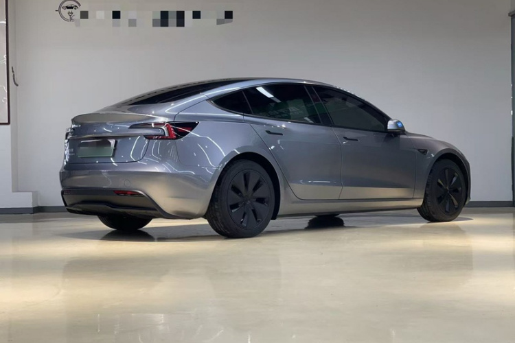 特斯拉 Model 3 2025款 后轮驱动版车身外观6004