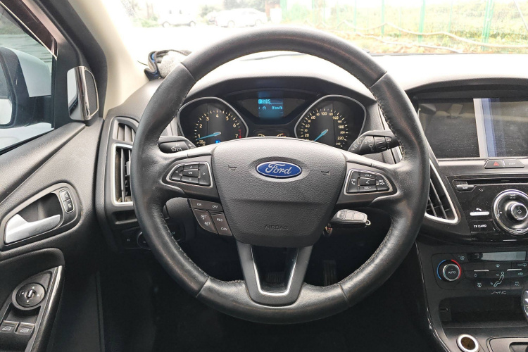 福特 福克斯 2015款 两厢 1.6L 自动风尚型中控内饰13