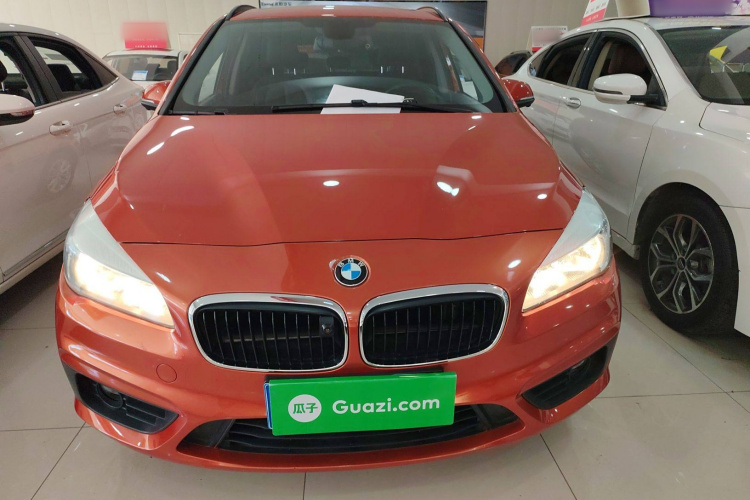 宝马2系旅行车 2016款 218i 时尚型车身外观2