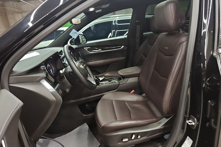 凯迪拉克XT6 2022款 2.0T 六座四驱豪华120周年限量版中控内饰19